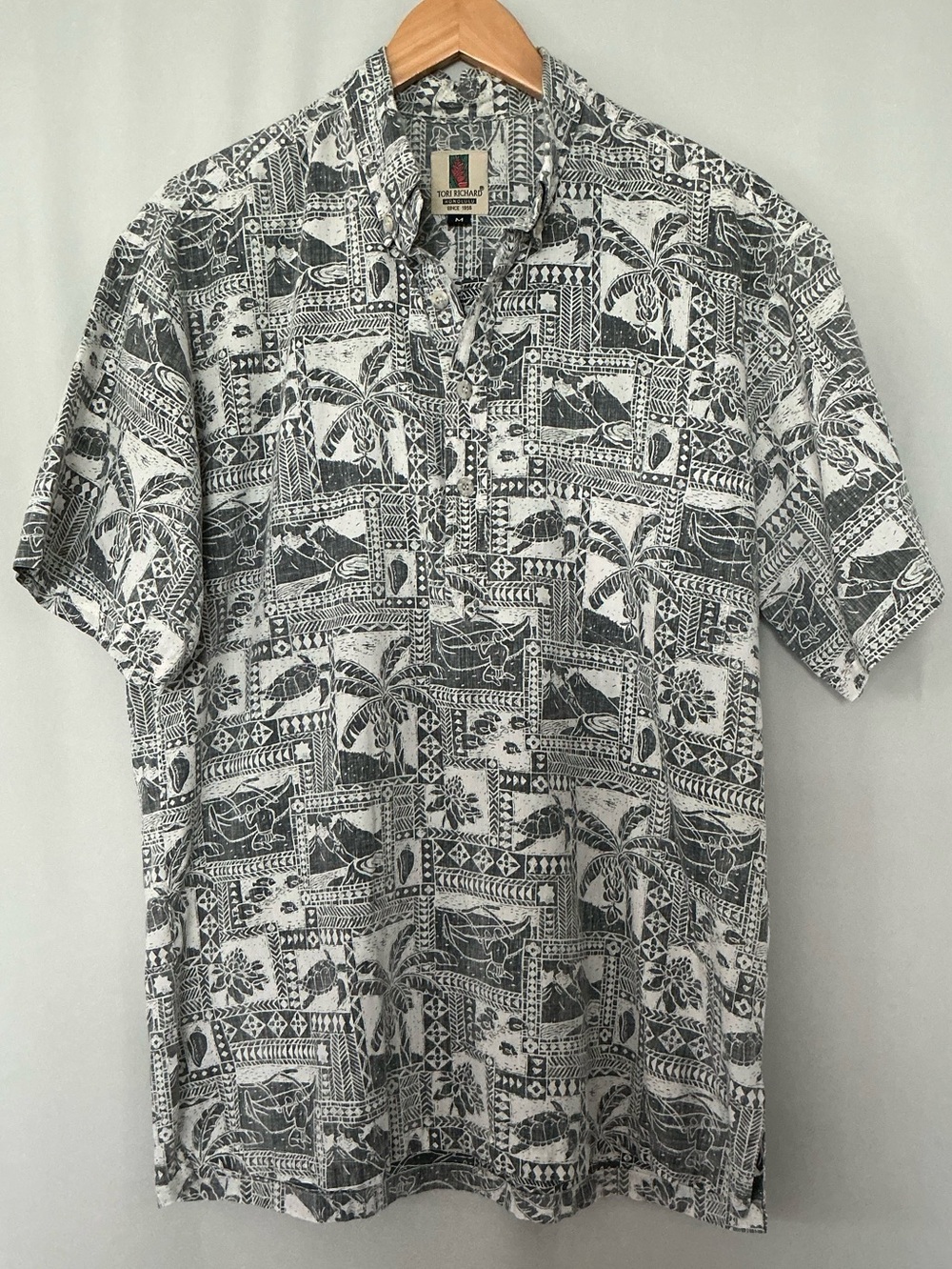 Tori Richard Honolulu Men's Hawaiian Shirt Size M